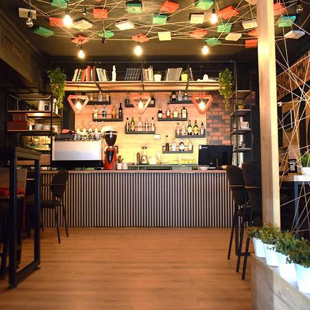 Mickitos Urban Hostel スコピエ エクステリア 写真