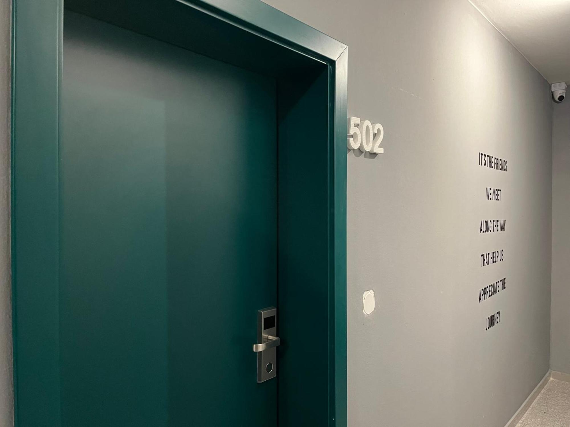 Mickitos Urban Hostel スコピエ エクステリア 写真