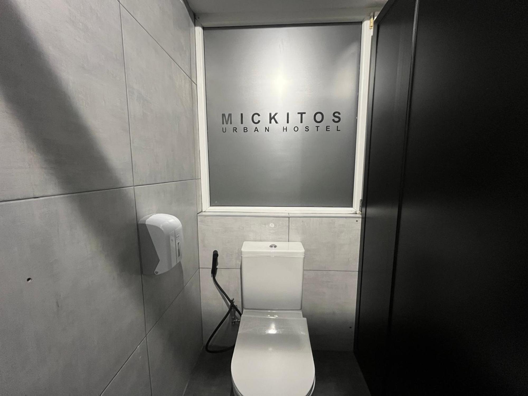 Mickitos Urban Hostel スコピエ エクステリア 写真