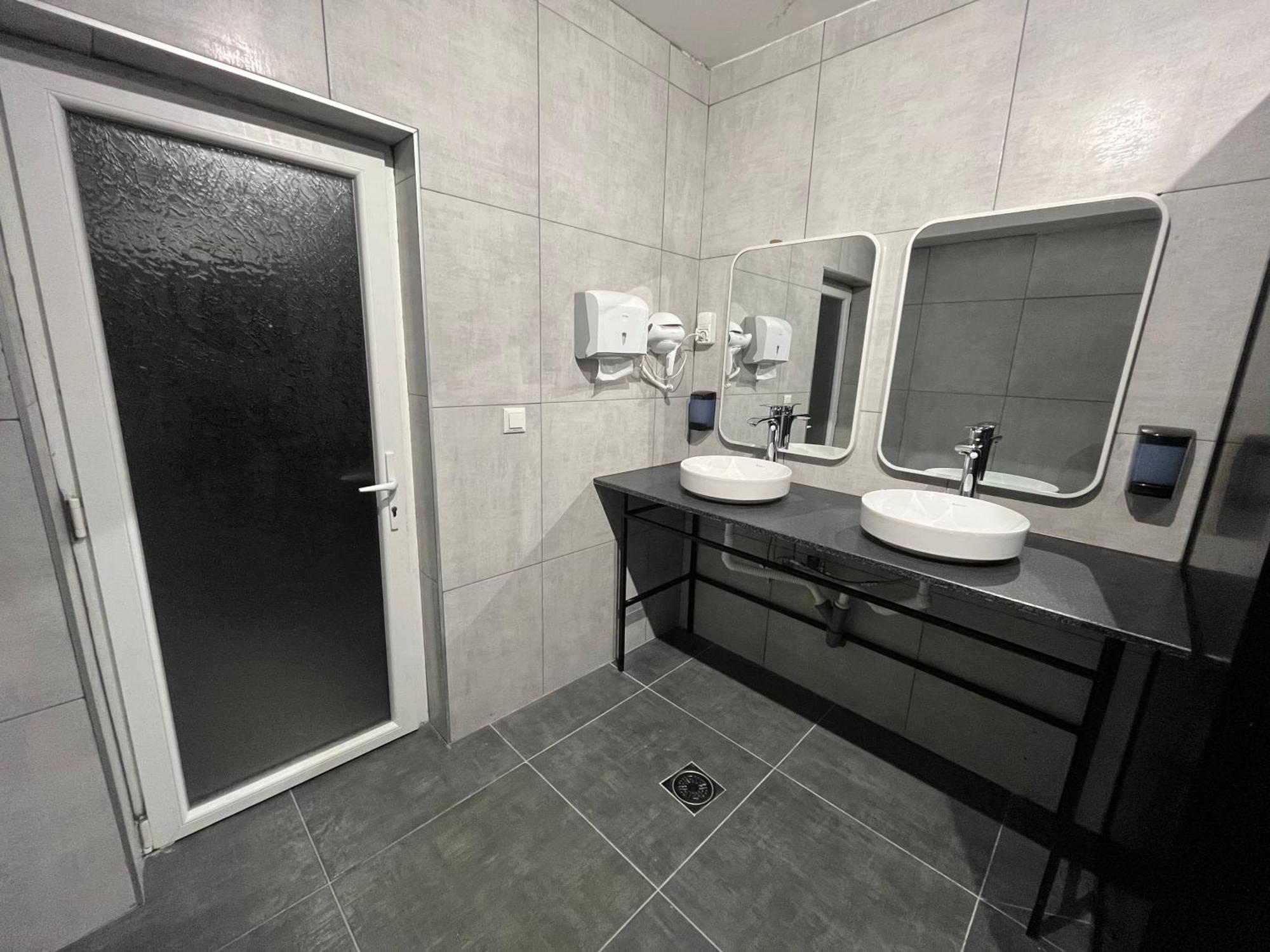 Mickitos Urban Hostel スコピエ エクステリア 写真