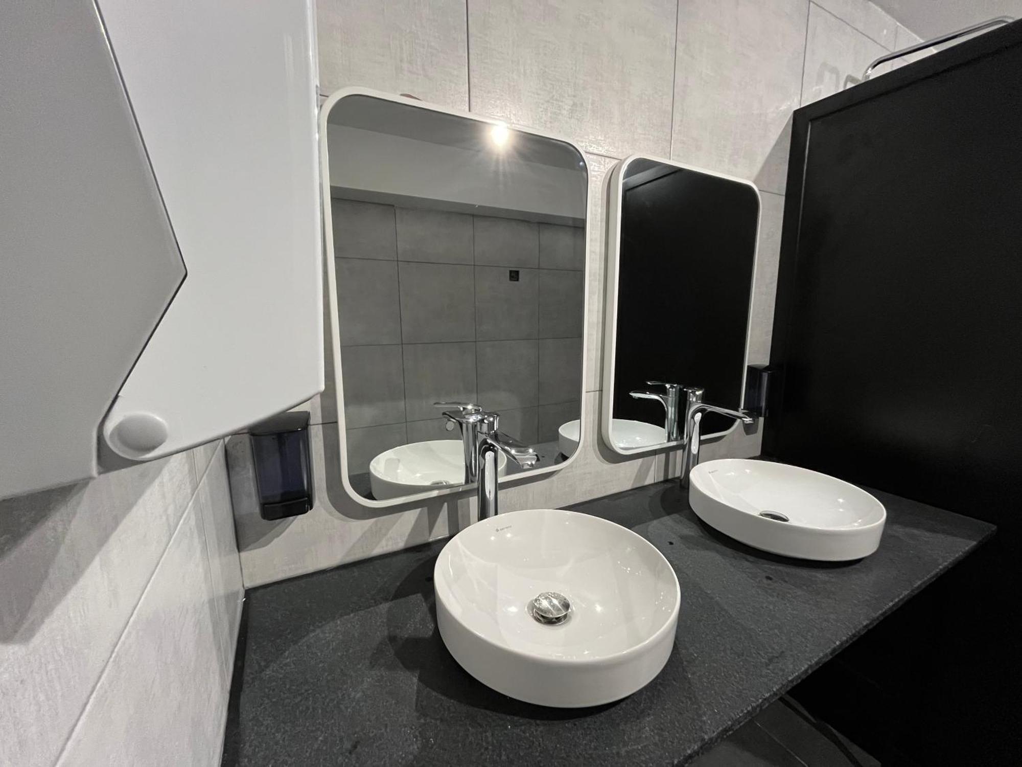 Mickitos Urban Hostel スコピエ エクステリア 写真