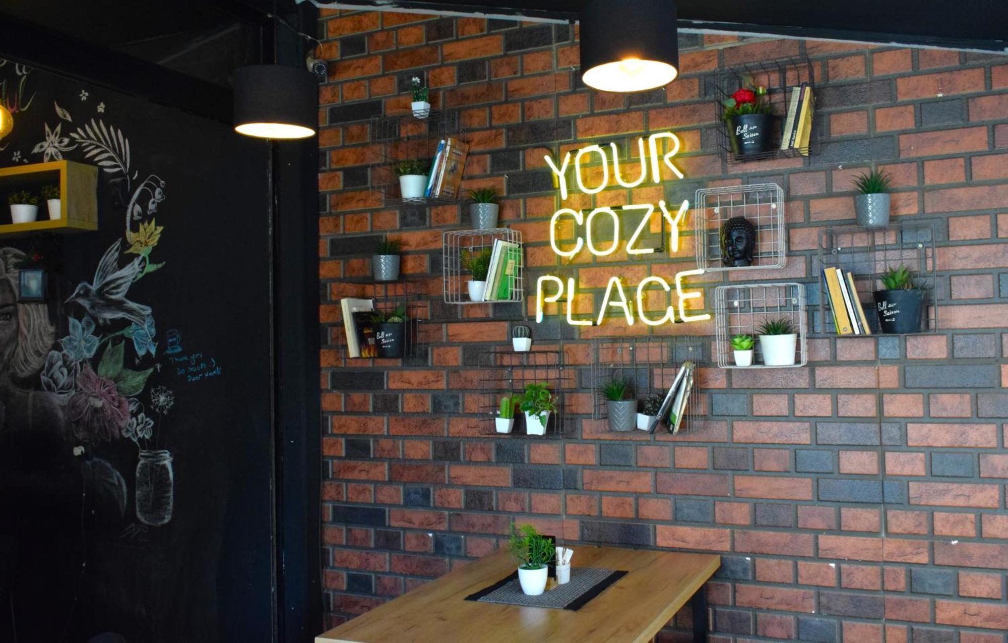 Mickitos Urban Hostel スコピエ エクステリア 写真