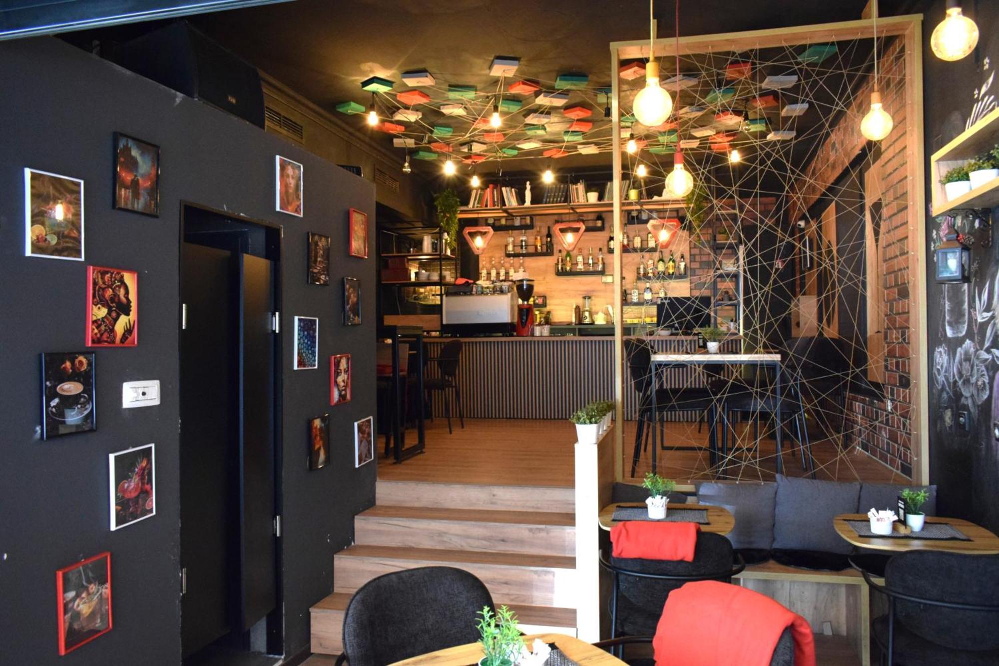 Mickitos Urban Hostel スコピエ エクステリア 写真